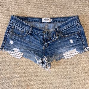 Abercrombie + Fitch 100% cotton denim short shorts with peekaboo striped pockets